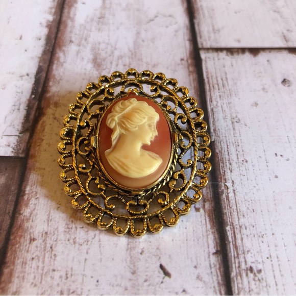 Cameo Brooch Pin - Picture 10 of 10